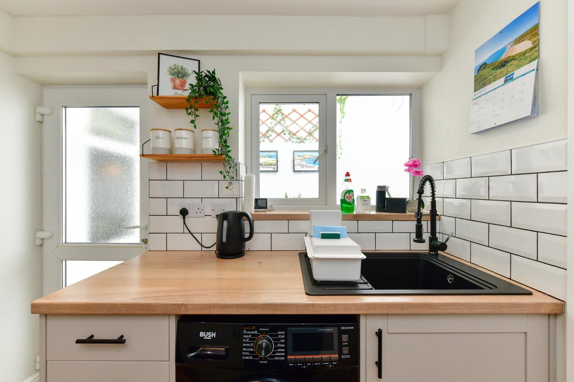 Free Parking - Heart Of The City - Superb Townhouse & Garden - Peaceful Area But Only 5Min Walk To Beach, Shops, Bars, Arena, Marina, Parks Swansea Extérieur photo