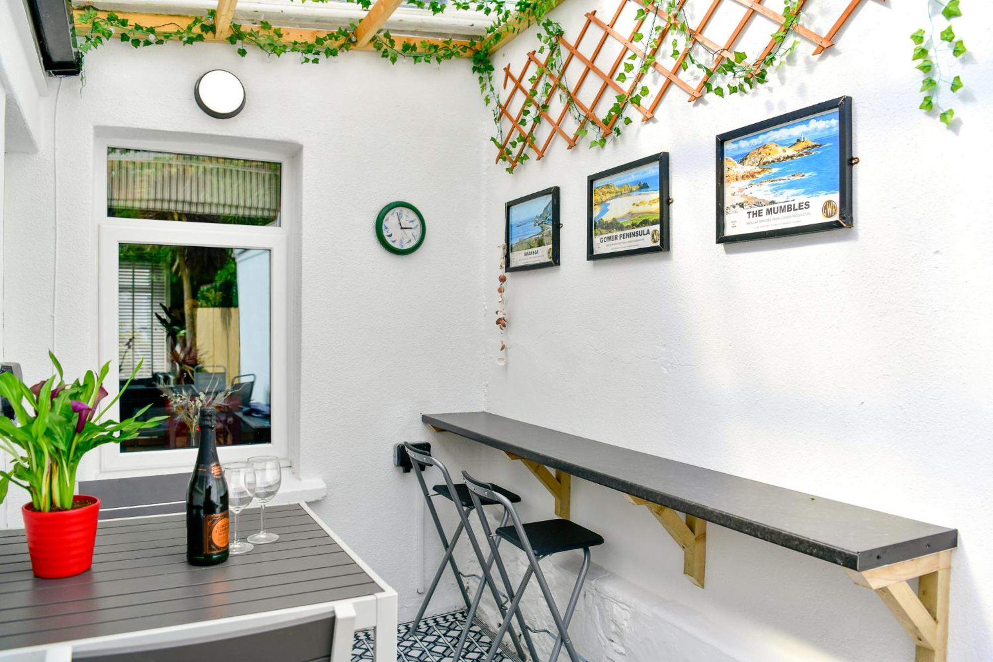 Free Parking - Heart Of The City - Superb Townhouse & Garden - Peaceful Area But Only 5Min Walk To Beach, Shops, Bars, Arena, Marina, Parks Swansea Extérieur photo