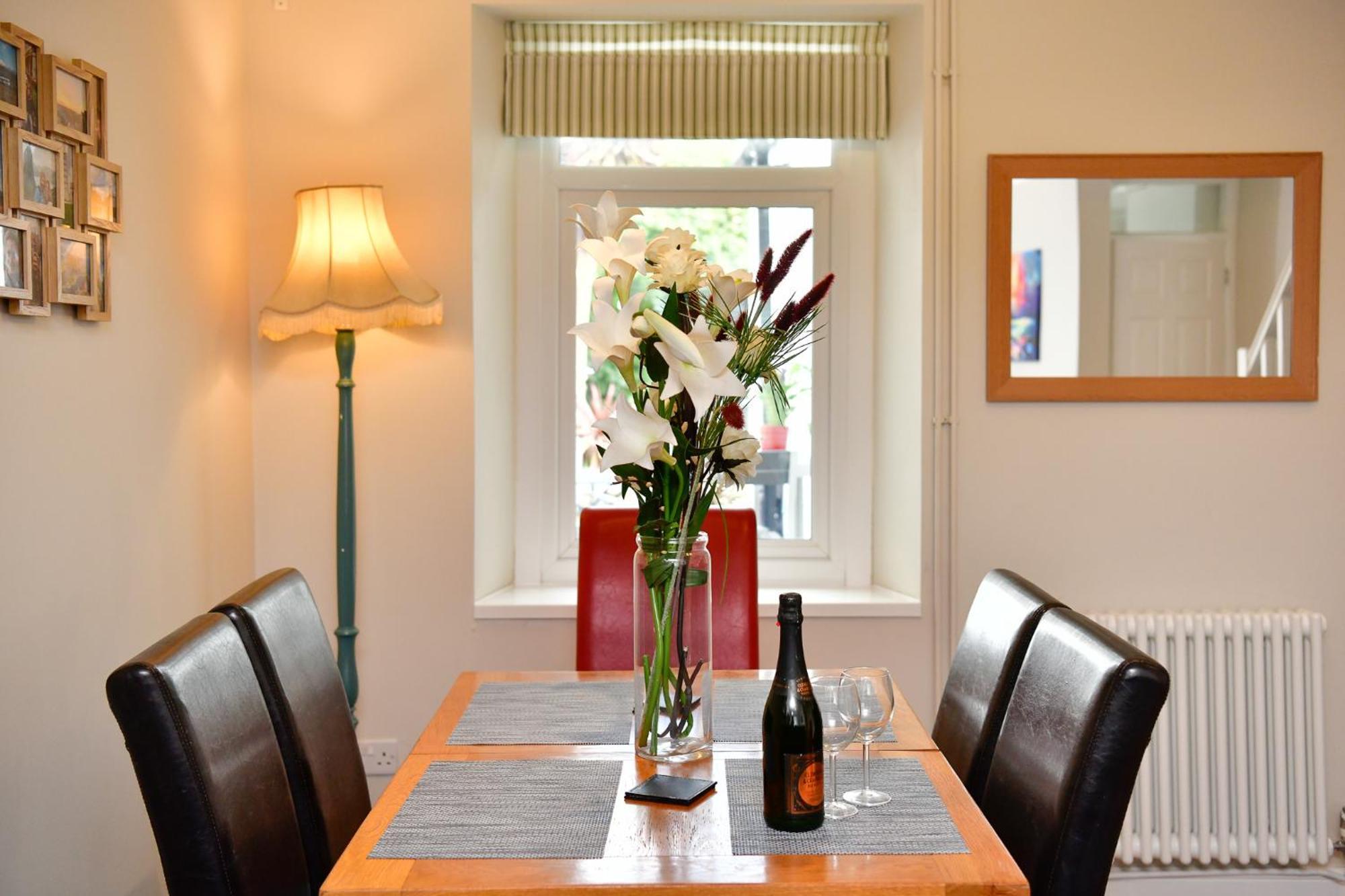 Free Parking - Heart Of The City - Superb Townhouse & Garden - Peaceful Area But Only 5Min Walk To Beach, Shops, Bars, Arena, Marina, Parks Swansea Extérieur photo