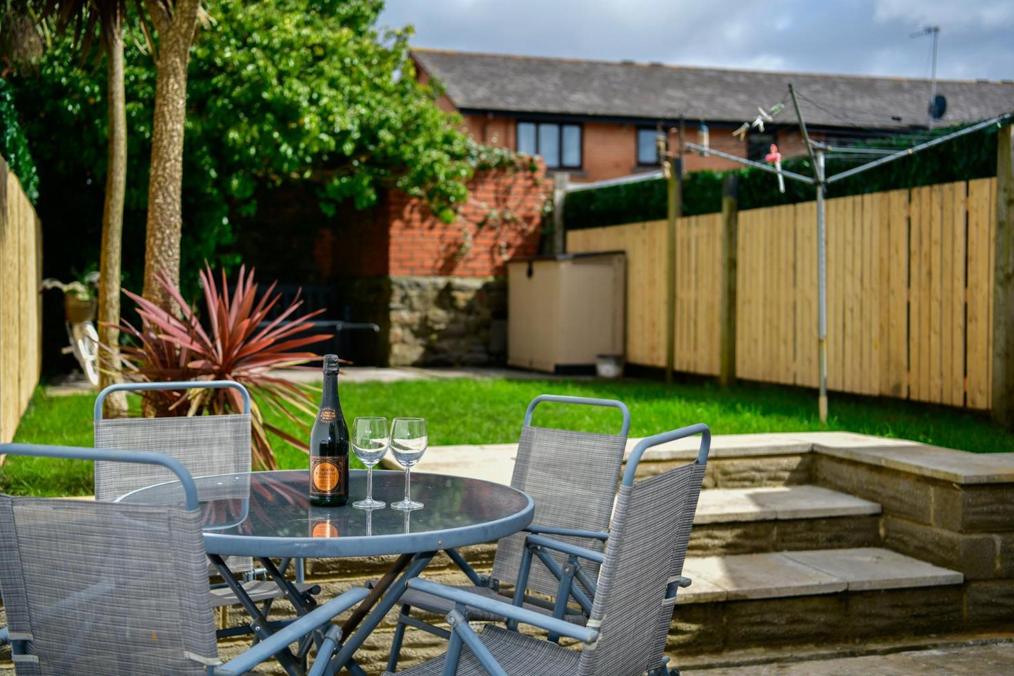 Free Parking - Heart Of The City - Superb Townhouse & Garden - Peaceful Area But Only 5Min Walk To Beach, Shops, Bars, Arena, Marina, Parks Swansea Extérieur photo