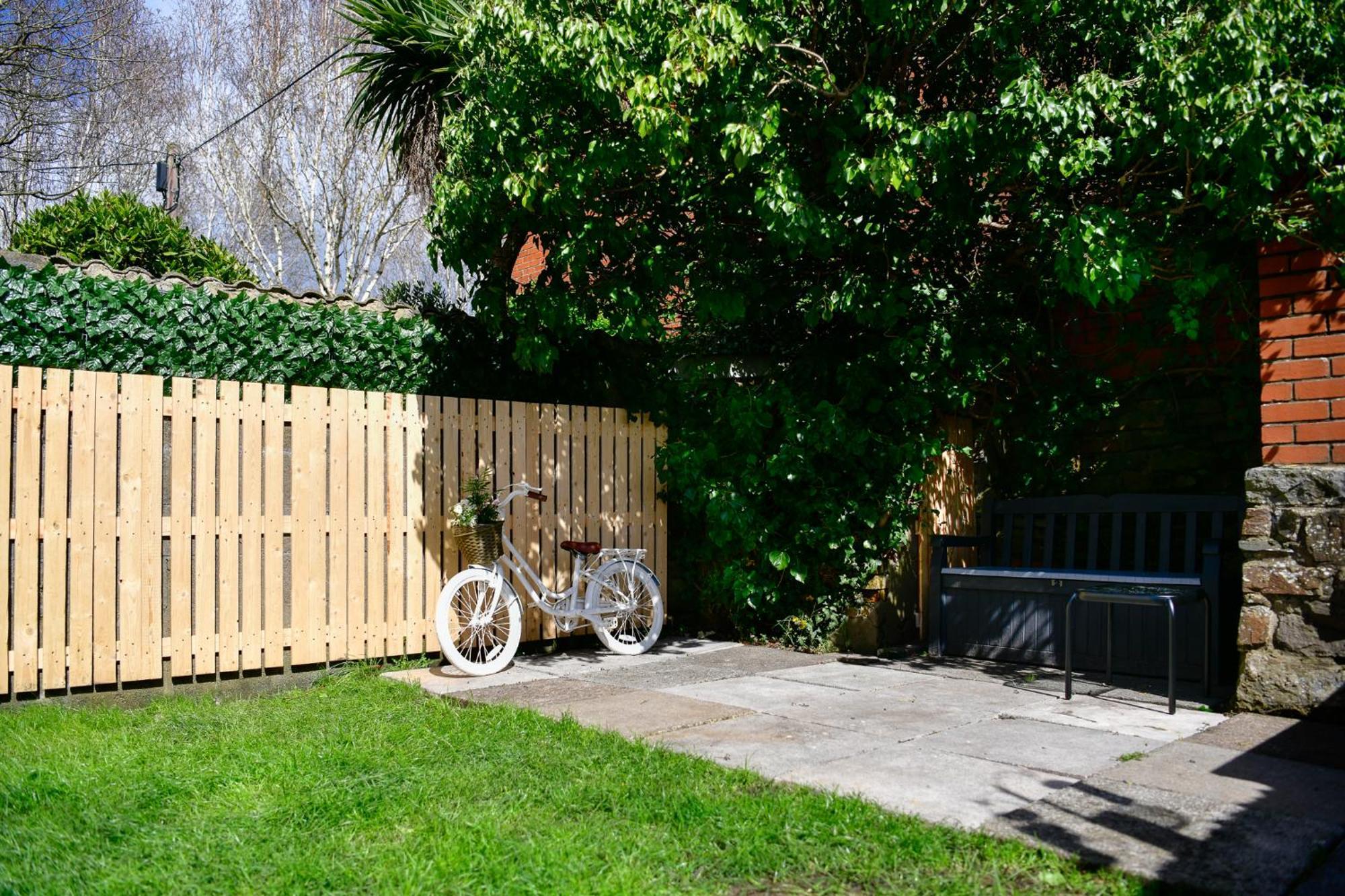 Free Parking - Heart Of The City - Superb Townhouse & Garden - Peaceful Area But Only 5Min Walk To Beach, Shops, Bars, Arena, Marina, Parks Swansea Extérieur photo